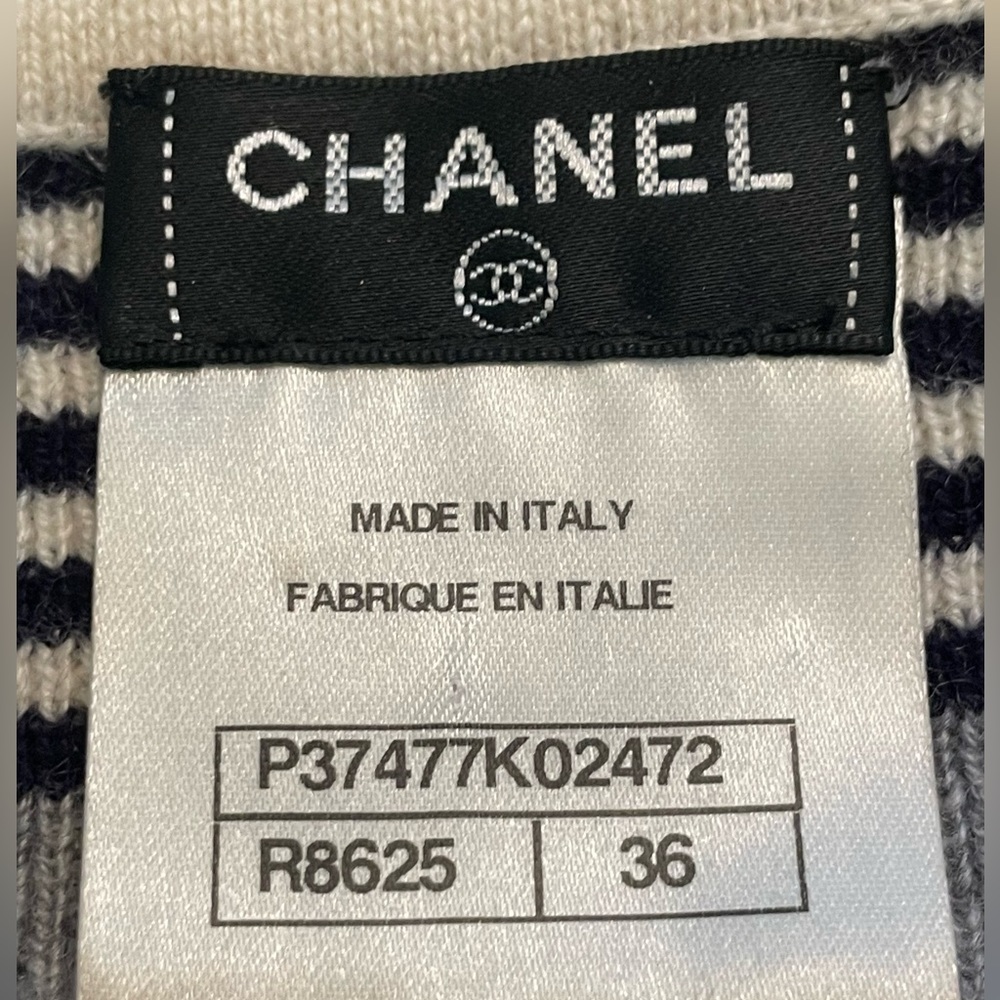 CHANEL 100% CASHMERE STRIPPED BATEAU NECK CHAIN BUTTON SWEATER SIZE 36 - Picture 12 of 14